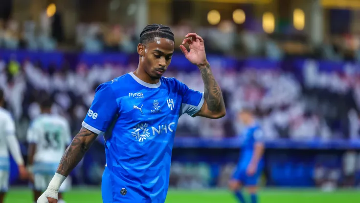 الهلال يتعثر أمام نيوم في أول هزيمة بالموسم ويعاني من إصابات