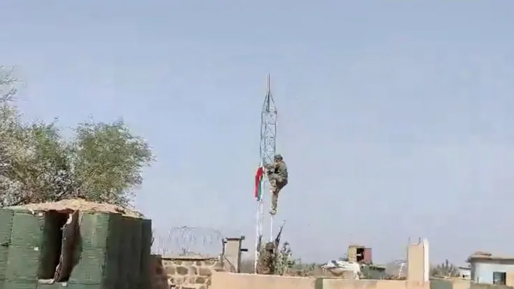 حركات مسلحة تسيطر على عاصمة مالي وتؤدي إلى حصار اقتصادي
