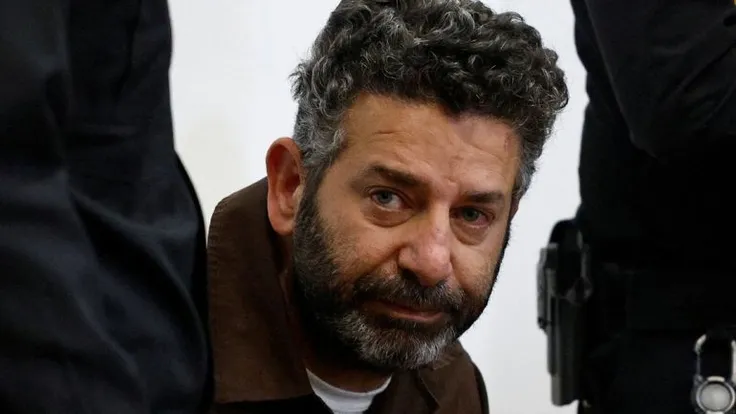 سيف أبو كشك يصل برشلونة بعد ترحيله من إسرائيل: دعوة لتحشيد دولي