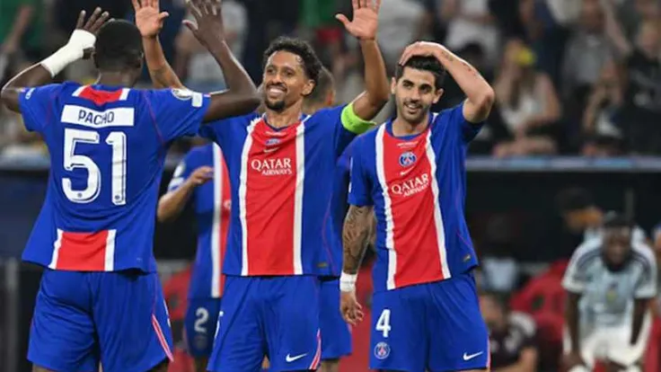 باريس سان جيرمان يتوج ببطولة السوبر الأوروبي بعد فوز 2-1 على أستون فيلا في سالزبورغ