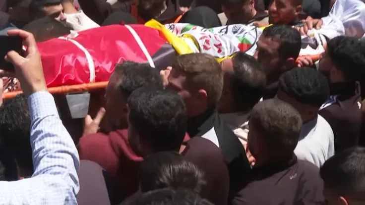 تشييع شهداء المغيّر تحت طلقات الاحتلال وإطلاق الغاز