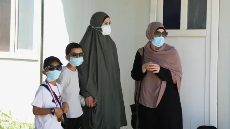 عودة نساء وأطفال تنظيم الدولة إلى أستراليا بعد سنوات من احتجازهم في مخيمات لجوء