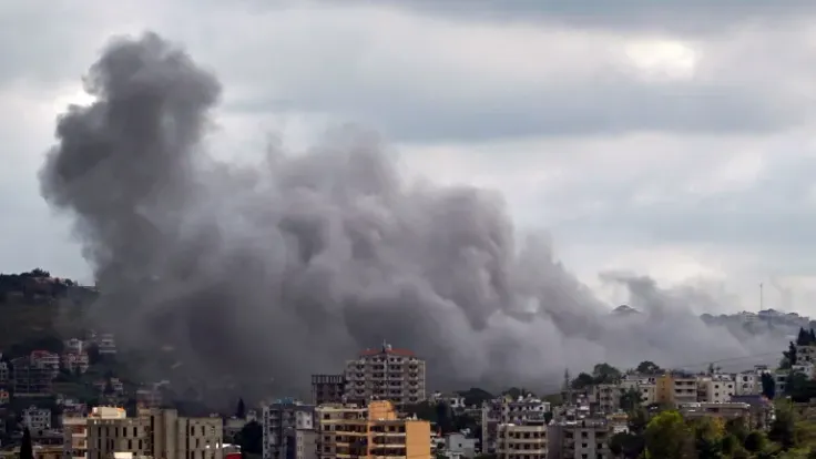 قتيل وجنديان إصيبوا في غارة إسرائيلية على لبنان | الجزيرة نت