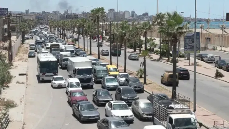 نزوح واسع في جنوب لبنان: شلل مروري بطريق صيدا إثر غارات النبطية