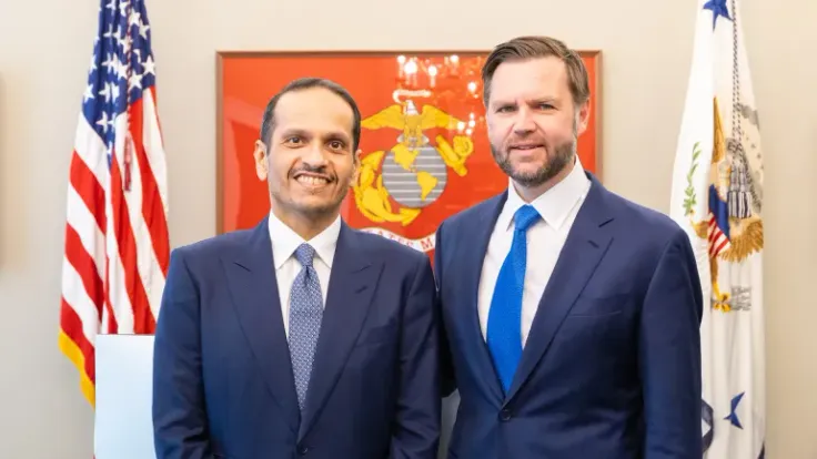 الشيخ محمد بن عبد الرحمن آل ثاني يعقد اجتماعاً مع نائب الرئيس الأمريكي لمناقشة تطورات المنطقة