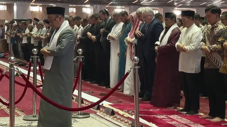 وفات الأمير الوالد الشيخ حمد بن خليفة آل ثاني: صلوات وعزاء في قطر والعالم العربي