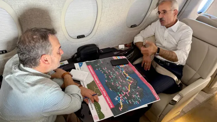 وزير النقل التركي يعلن وضع حجر الأساس لمشروع طريق التنمية مع العراق