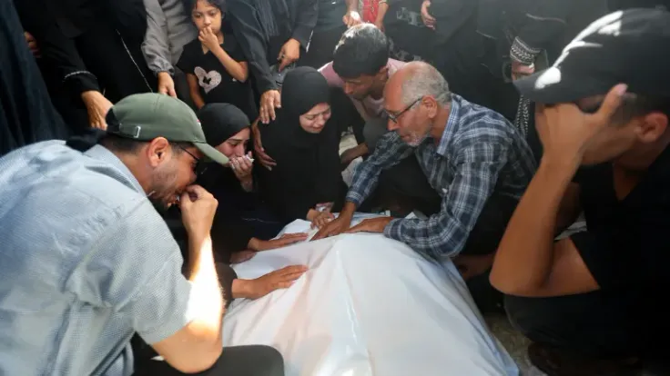 استشهاد طفل فلسطيني وإصابة اثنين بقصف إسرائيلي شرقي غزة