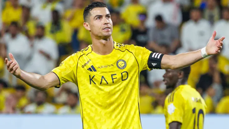 رونالدو يرفض العودة إلى أوروبا.. مصير كريستيانو وميسي وصلاح في الموسم المقبل