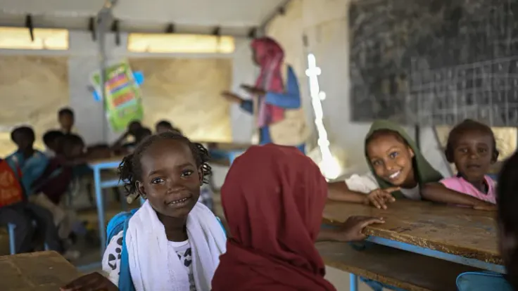 أحلام الأطفال السودانيين تتحدى الحرب: تعليم في ظل النزوح والصدمات النفسية.