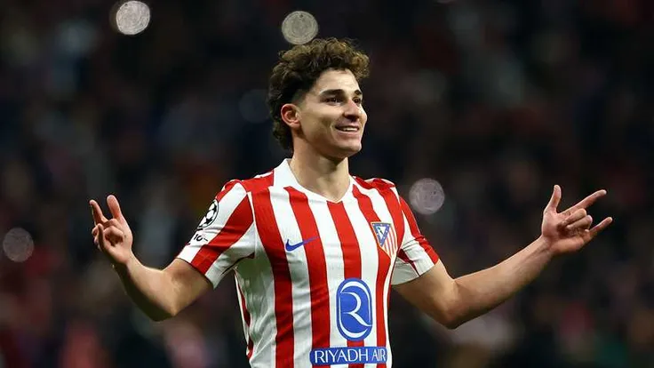 ديكو يجتمع مع وكيل ألفاريز في مدريد لمناقشة تعاقد برشلونة مع النجم الأرجنتيني