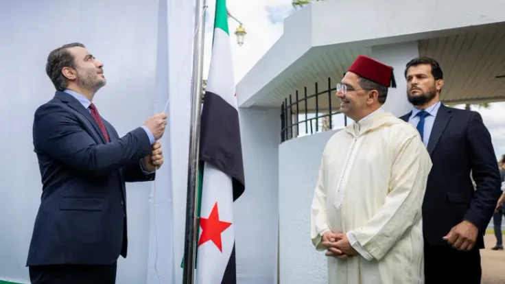 الشيباني يرفع علم سوريا بالرباط ويبحث تعزيز العلاقات مع المغرب