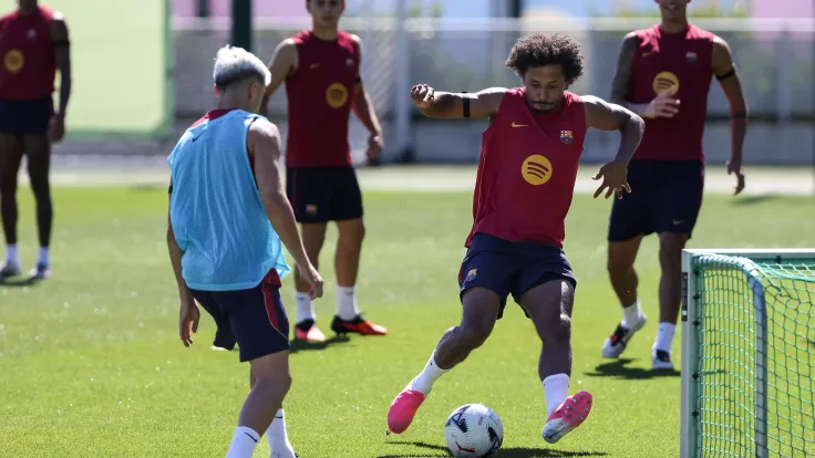 مدرب لياقة برشلونة يوبخ كريم أديمي لارتدائه شبشبًا أثناء التدريب الإضافي