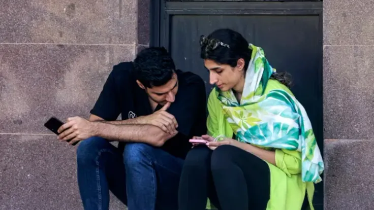 إيران تعيد الإنترنت الدولي بعد 87 يومًا.. والجهات الأمنية تحجب القرار