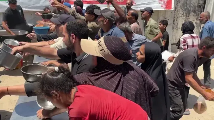 تفاقم الجوع في غزة: تكايا الخيرية تعجز عن تلبية احتياجات النازحين