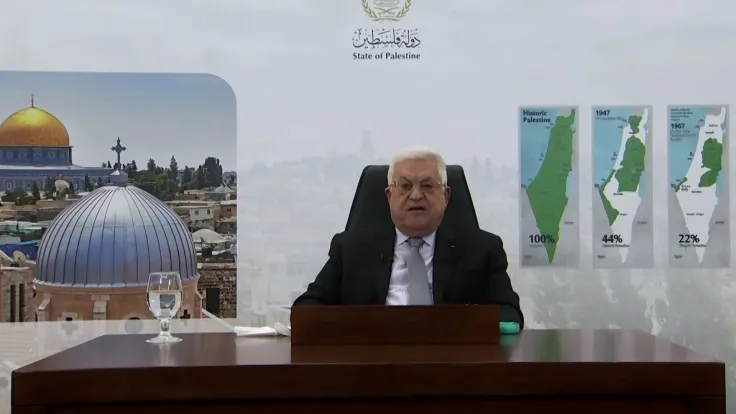 حركة فتح في مفترق طرق: هل يقرأ أبو مازن رسالة الشعب الفلسطيني؟