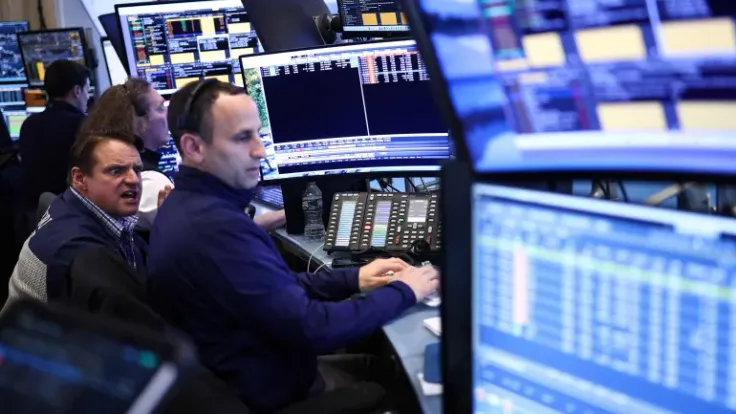 الأسواق الأمريكية والأوروبية تحقق مكاسب مع تراجع النفط وأسعار الذهب تنتعش