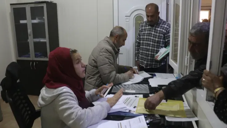 السوريون الأكراد يتدفقون على مراكز التسجيل للحصول على الجنسية السورية