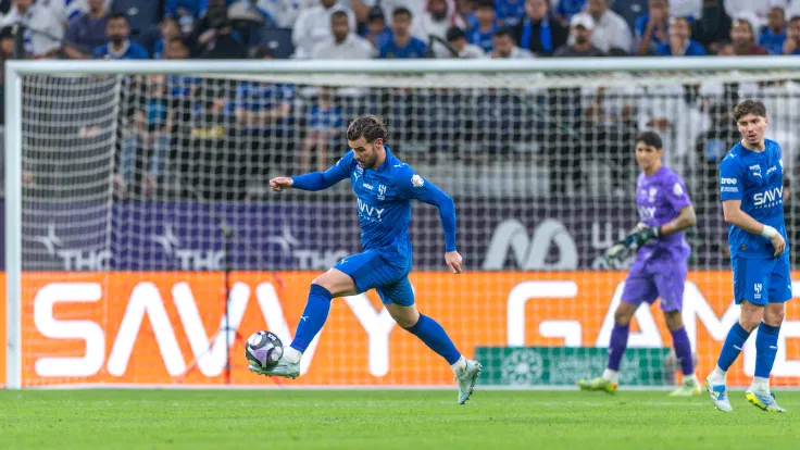 قنوات بث مباراة الحزم والهلال في دوري روشن السعودي 2025-2026 | حيث ومتى تشاهدها عبر الإنترنت