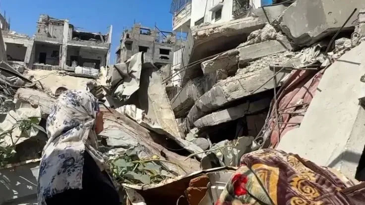 امرأة غزة تعيش في ظل غياب زوجها في حرب الإبادة