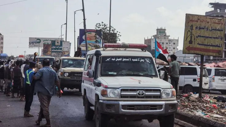 إطلاق نار أمام منزل محافظ عدن يودي بمقتل جندي وزوجين سوريين