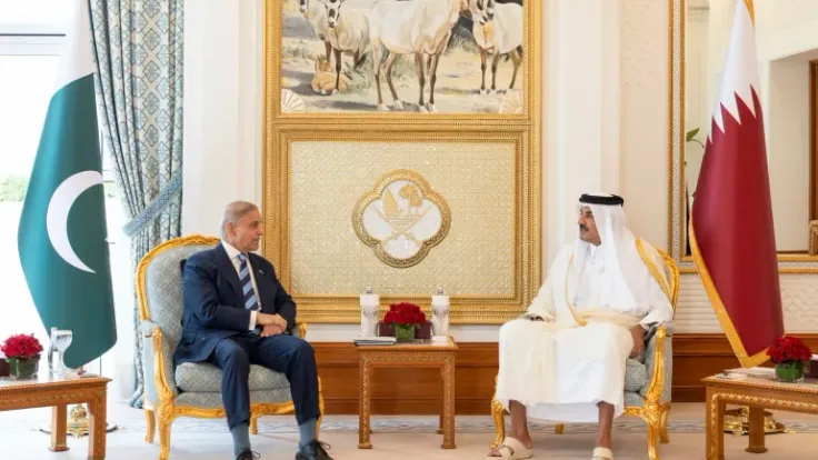قطر وباكستان تبحثان خفض التصعيد الإقليمي بحضور شهباز شريف