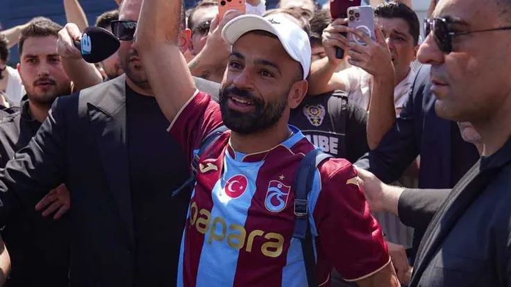 محمد صلاح يخضع للكشف الطبي في طرابزون سبور