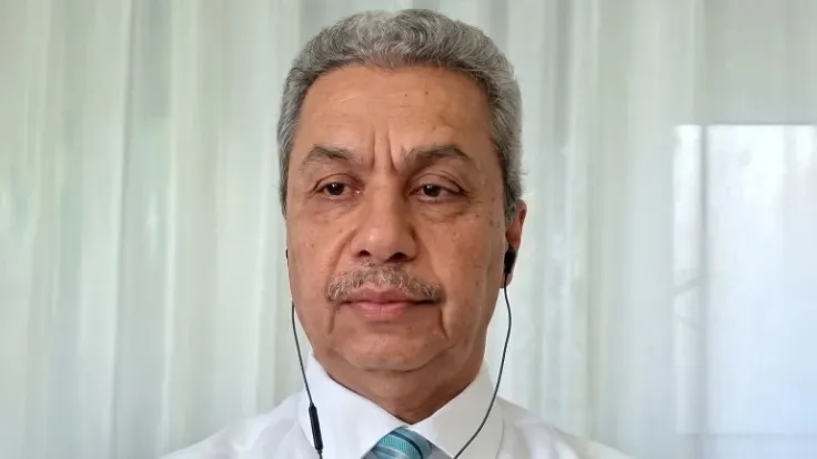 خبير اقتصادي يؤكد عدم وجود مخاطر إنفجار شبه نووي نتيجة إغلاق آبار النفط الإيرانية