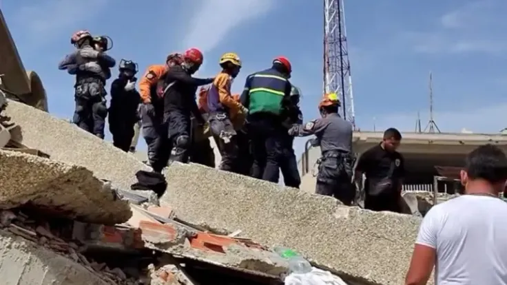 زلزال فنزويلا يقتل 920 شخصًا ويخلف 50 ألف مفقودًا في كاراكاس