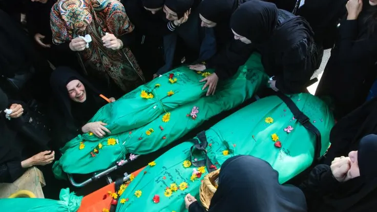 غارات إسرائيلية تودي بحياة مسعفين في لبنان وحزب الله يرد بمسيّرات وعنف