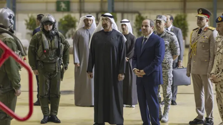 زيارة الرئيس السيسي لمفرزة المقاتلات المصرية في الإمارات: تحفيز لتطوير القوات الجوية المصرية والتعاون العسكري بين البلدين