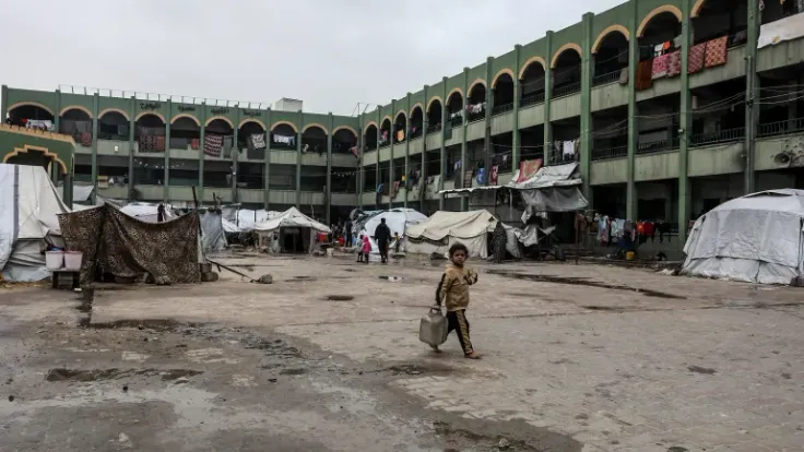 أزمة صحية حادة وسط النازحين بخان يونس: كيف يتعرضون للهزائم الصحية والجوع