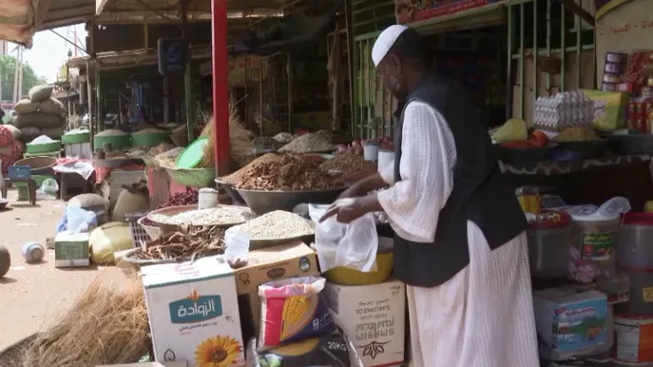 حظر الاستيراد في السودان.. بين محاولة إنقاذ الجنيه وآثار جانبية