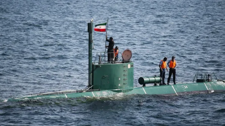 إيران تتمسك بسيطرة هرمز ونقابات الشحن تعلنها منطقة حرب