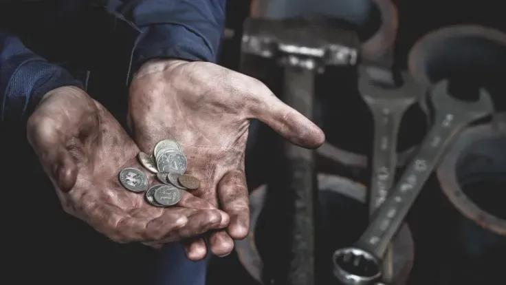 حذر الأكاديميون من 35 عاما من الفقر: ماذا ينتظر روسيا؟