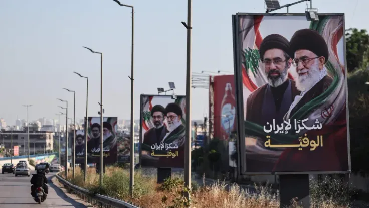 عقوبات أمريكية جديدة على إيران تشمل مموِّل رئيسي للمرشد