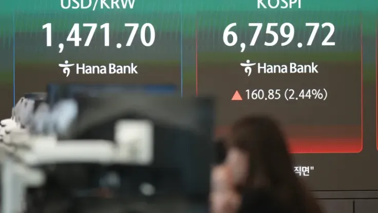 الأسهم الآسيوية ترتفع وتتعرض لاختبارات قوية وسط ترقب تدخل اليابان