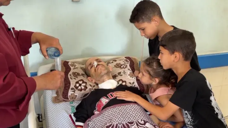 معاناة جرحى غزة: انتظار الموت أو الحياة خارج القطاع