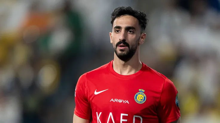 نواف العقيدي يقترب من مغادرة النصر نحو الفتح وسط جدل حول تجديد العقد