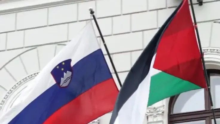 سلوفينيا ترفع علم فلسطين فوق القصر الرئاسي احتجاجا على الحكومة