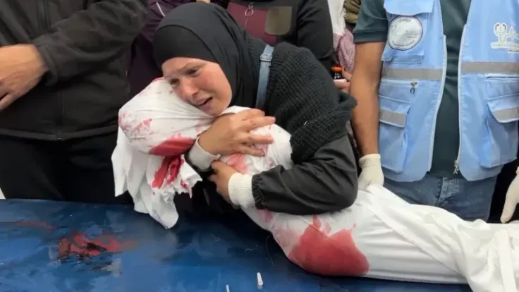غزة تُشهد استمرارًا في القصف الإسرائيلي وزيادة في المعاناة الإنسانية