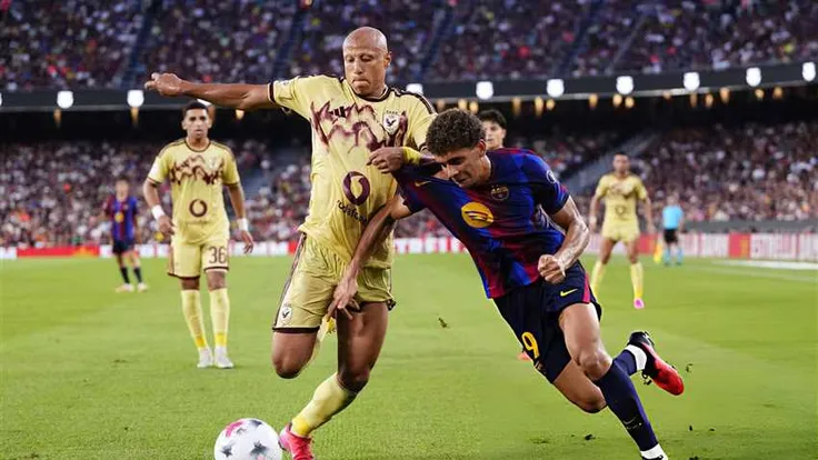 برشلونة يواصل خطة تطوير حمزة عبد الكريم رغم عدم مشاركته في المباريات الأولى