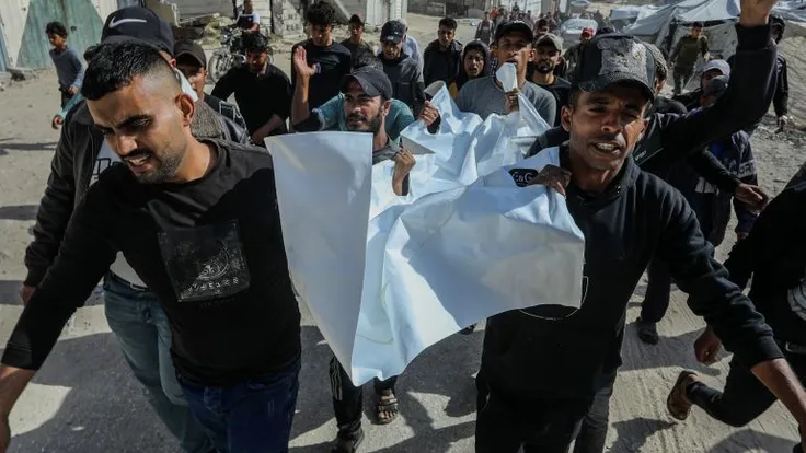 استشهاد فلسطينيين بكميات ضئيلة في غزة وتداعيات أزمة النقص الصحي