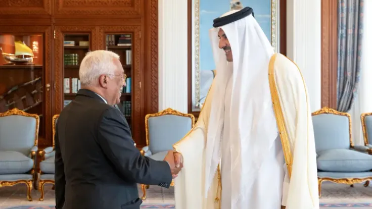 أمير قطر يبحث مع رئيس المجلس الأوروبي التطورات الإقليمية والدولية