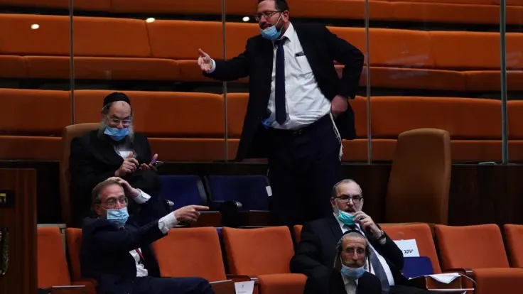 نتنياهو يواجه أزمة حريديم: هل بدأ العد التنازلي لحل الكنيست؟