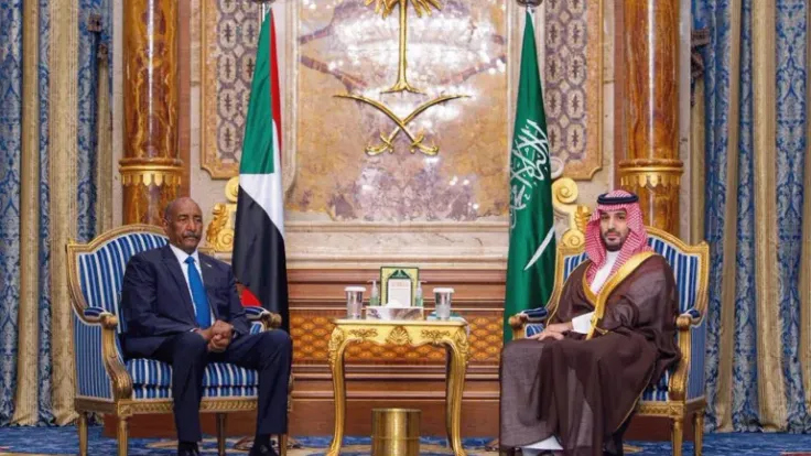 بن سلمان يلتقي البرهان لمواجهة أزمة السودان وأمن المنطقة