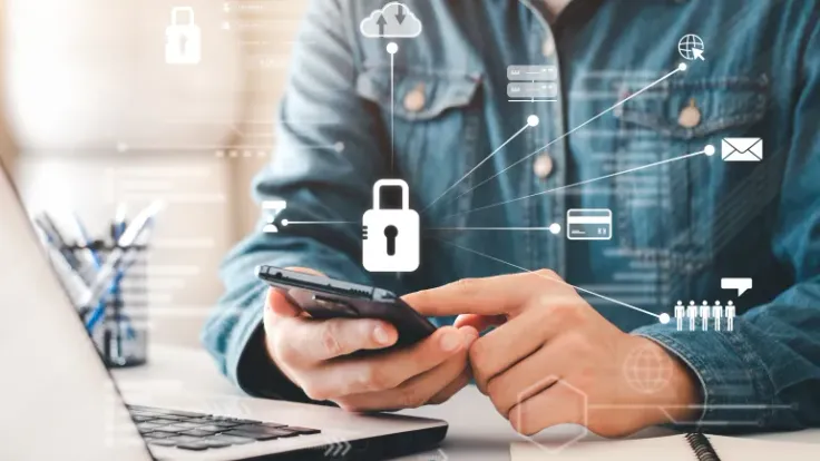 سرقة رقم الهاتف: كيف يصبح مفتاح حياتك الرقمية في يد غريبة؟