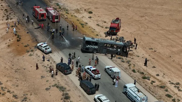 وفاة 35 شخصا في تصادم حافلتين في البادية السورية.. تفاصيل الحادث المأساوي