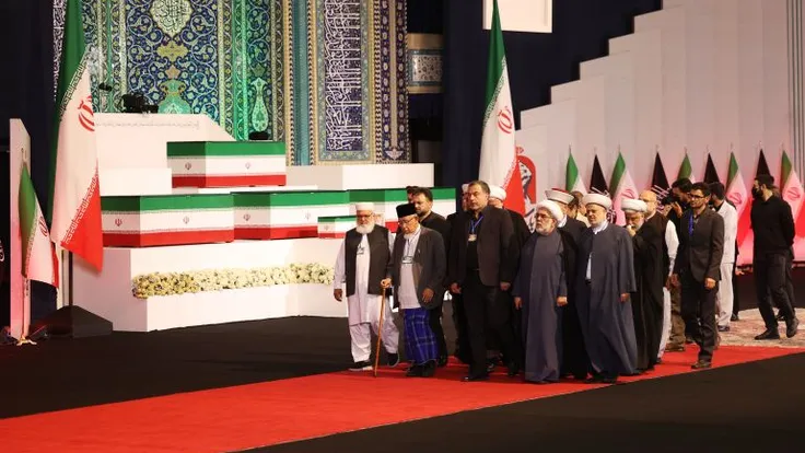 مشاهد من تشييع خامنئي.. مشاركة دولية وحضور أسرة نصر الله وظهور نادر لقائد الحرس الثوري