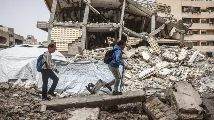 إصابة صبي وفتاة برصاص الاحتلال في قطاع غزة واتهامات بخرق اتفاق وقف النار